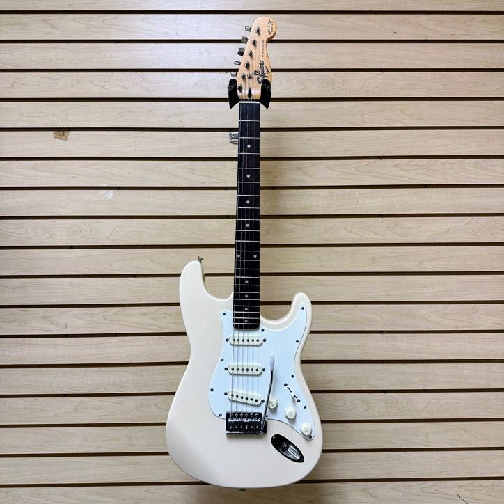 Fender Squier Bullet Stratocaster MIK White – Mountain Music