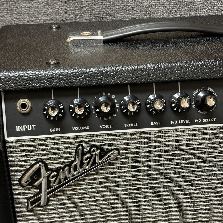 Fender Vibro Champ XD Vintage Modified Tube Amp – Mountain Music