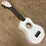 Amahi PNUKWH Soprano Ukulele Soprano White w/ Bag