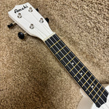 Amahi PNUKWH Soprano Ukulele Soprano White w/ Bag