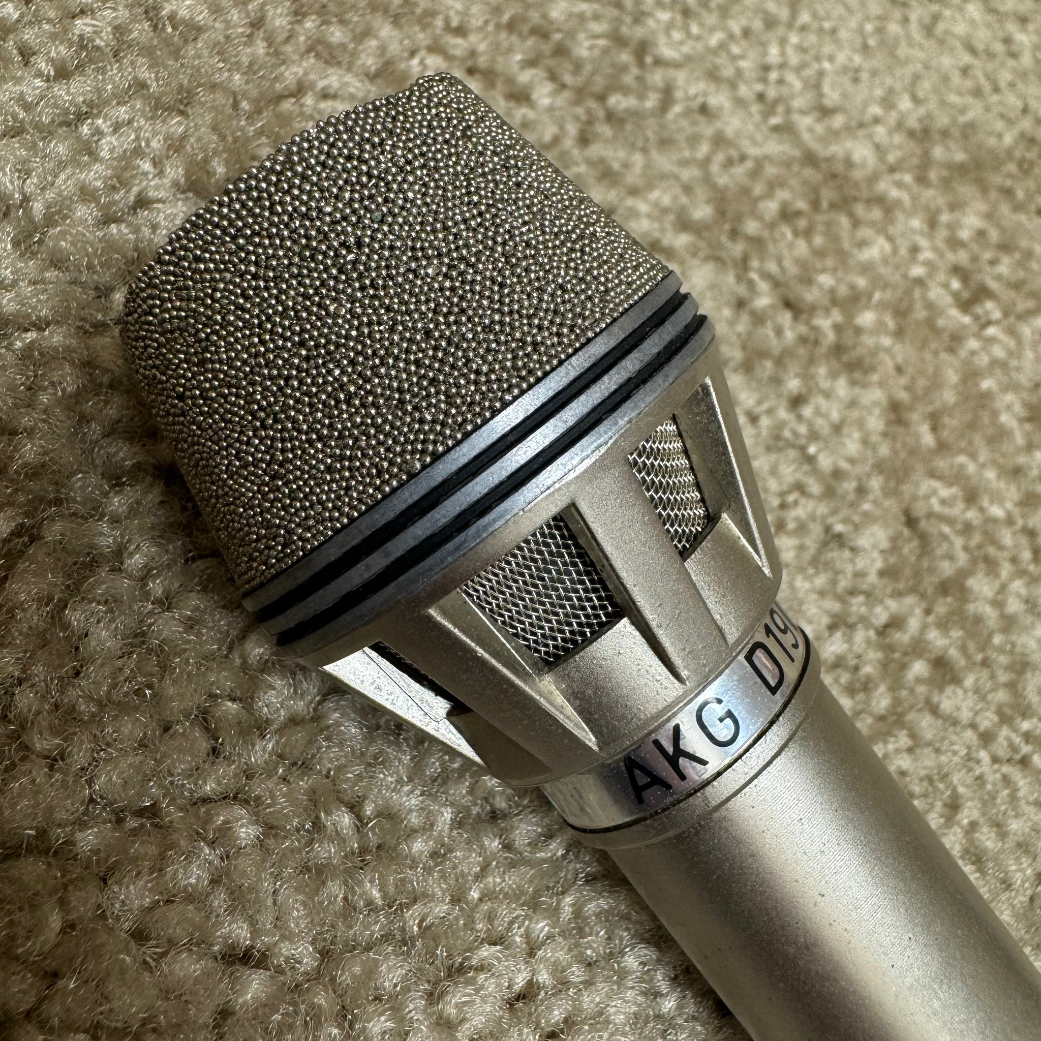 AKG D190E Dynamic Microphone – Cole Picks Vintage