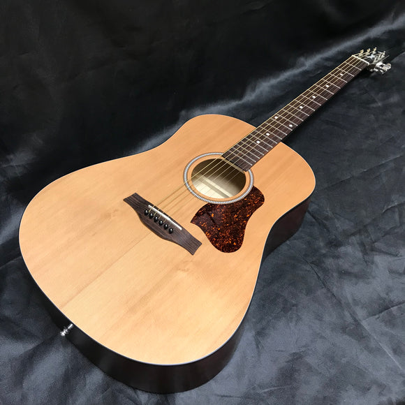 Seagull S6 Original Solid Cedar Top