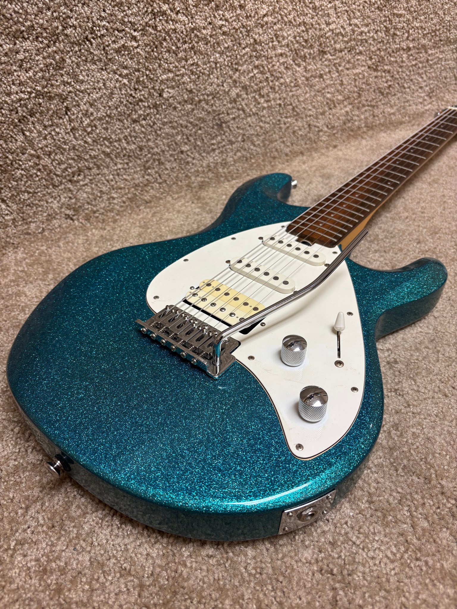 ■OLP MM4 ERNIE BALL Musicman Silhouette OLP MM4 Blue Sparkle – Chicago Music Exchange