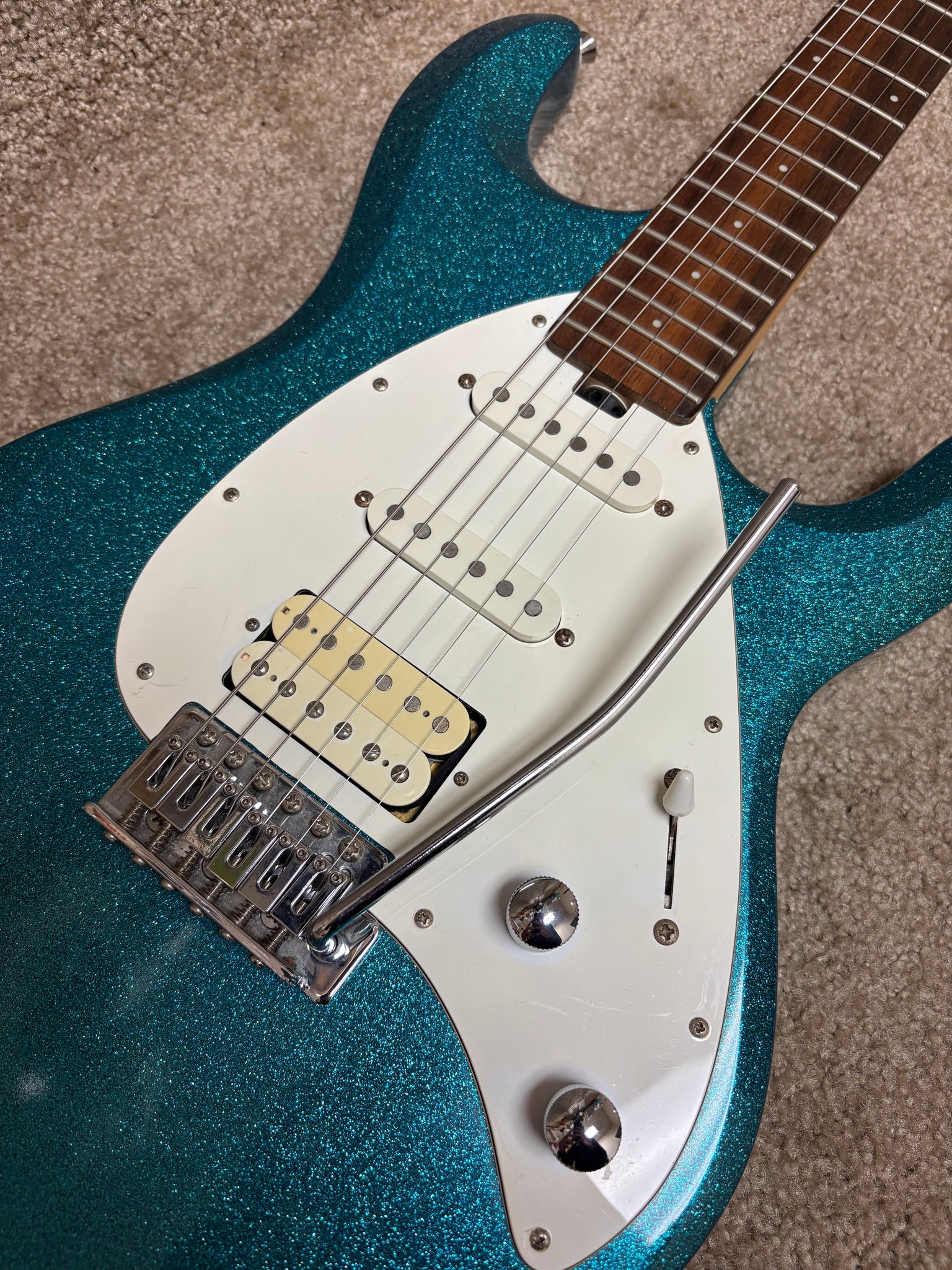 ■OLP MM4 ERNIE BALL Musicman Silhouette OLP MM4 Blue Sparkle – Chicago Music Exchange