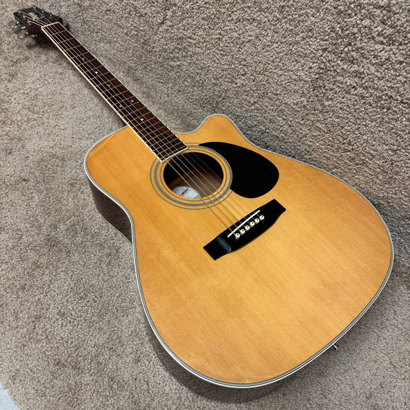 Takamine EG-332C Cutaway