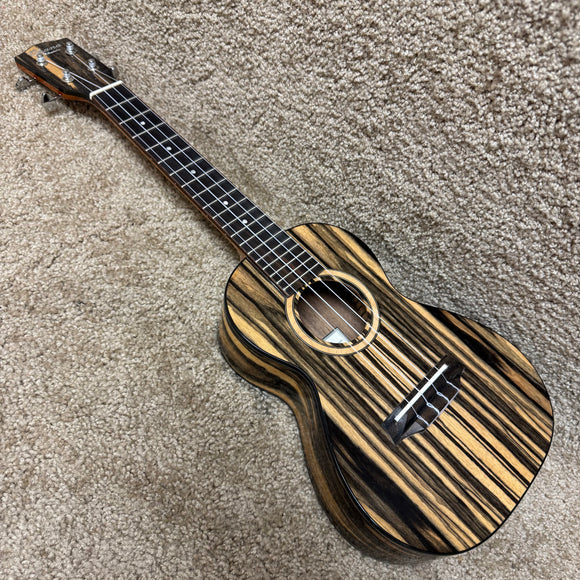 Ohana CK-150BWE Black and White Ebony Concert Uke