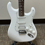Fender Player Series Stratocaster HSS Polar White 2020 MIM w/ Fender Gig Bag