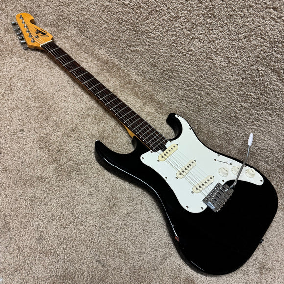 Lyon by Washburn Strat Style Black