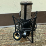 AKG P220 Large Diaphragm Condenser Mic w/ Case & Shock Mount
