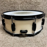 Pearl Forum Snare Drum Off White w/ Black Hardware 14x5.5"