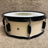 Pearl Forum Snare Drum Off White w/ Black Hardware 14x5.5"