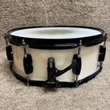 Pearl Forum Snare Drum Off White w/ Black Hardware 14x5.5"